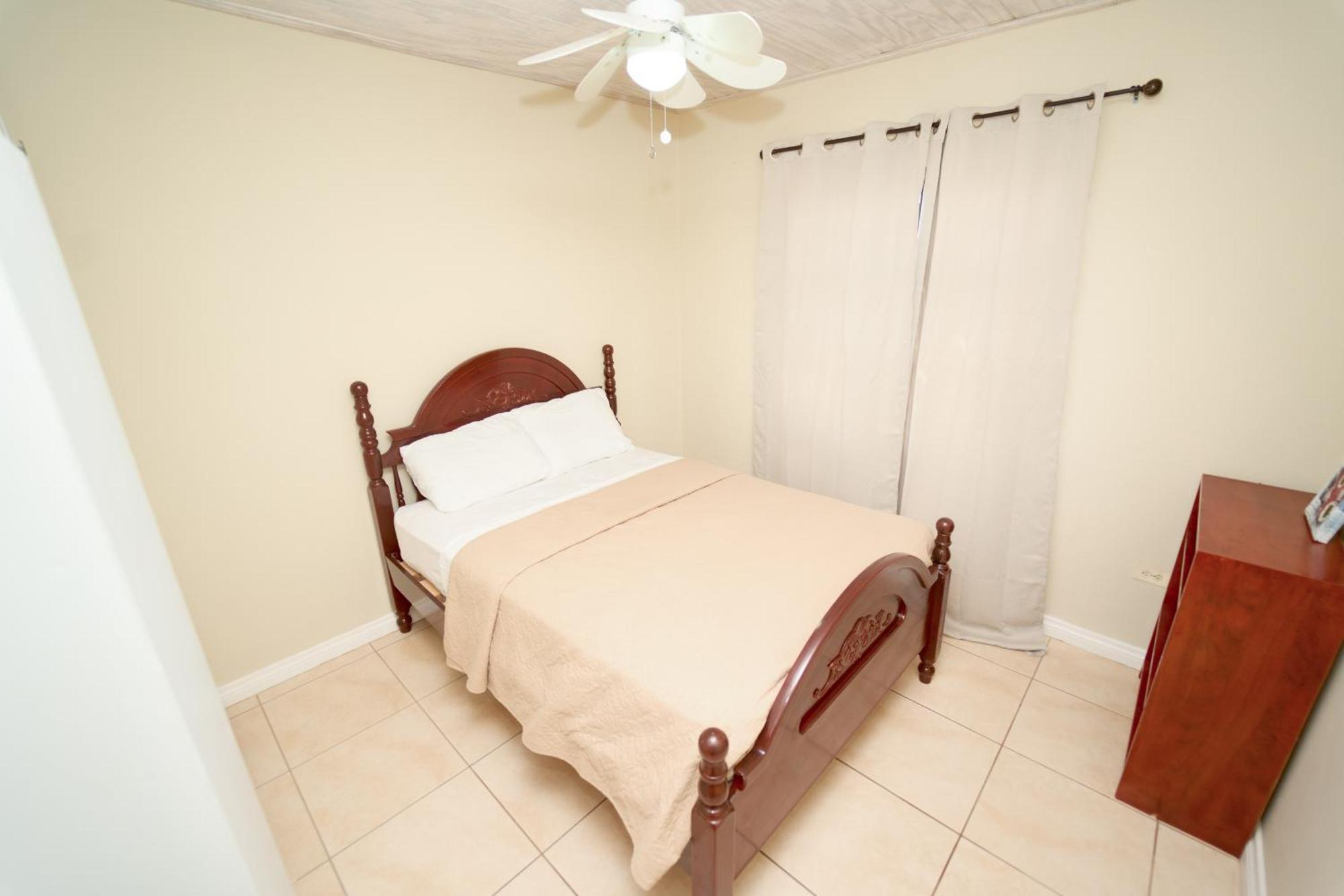 Spacious 3-Bedroom Home - Regency Park بريدج تاون المظهر الخارجي الصورة