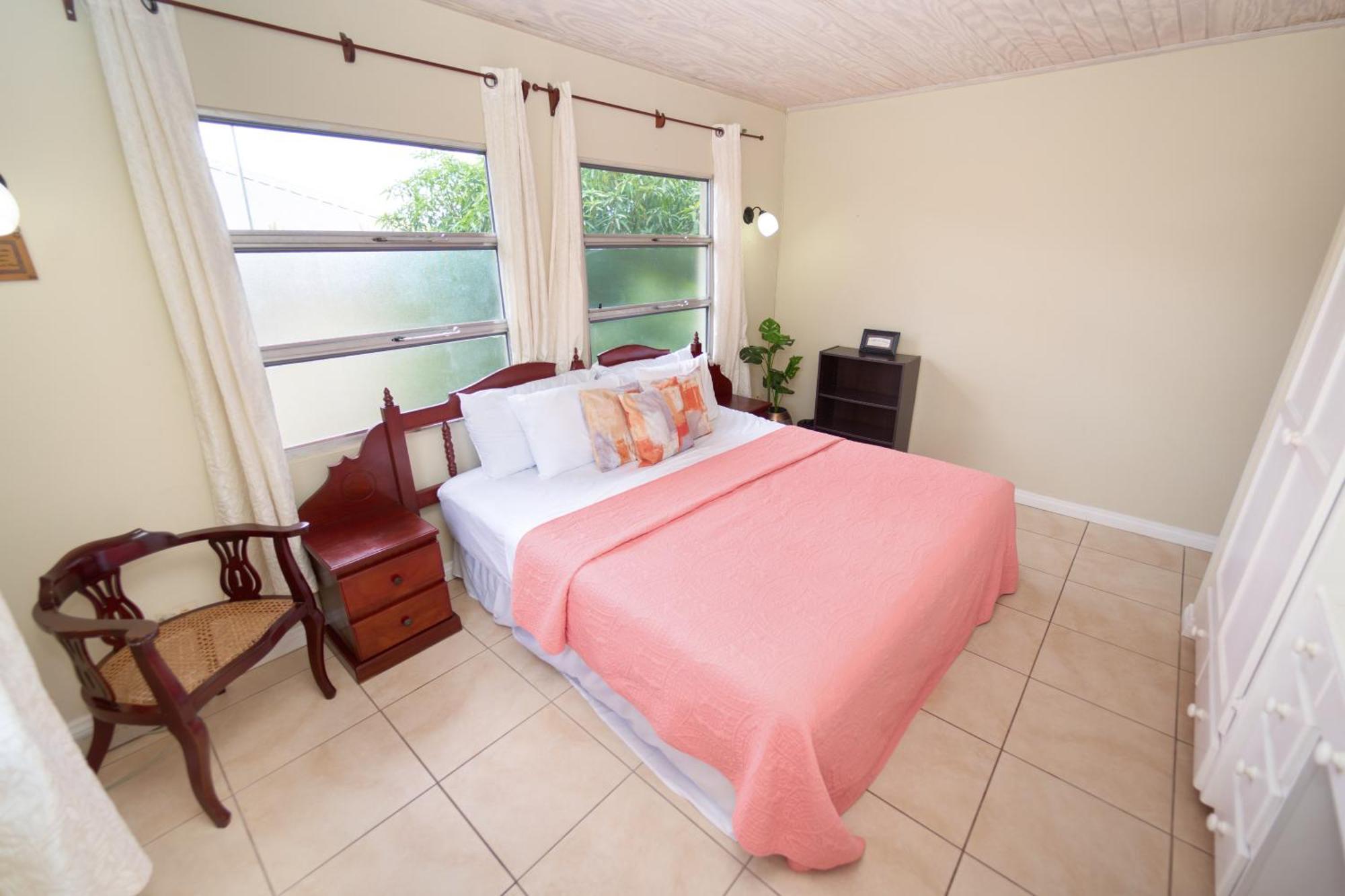 Spacious 3-Bedroom Home - Regency Park بريدج تاون المظهر الخارجي الصورة