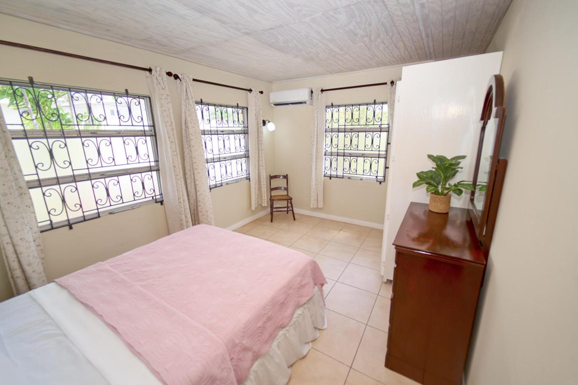 Spacious 3-Bedroom Home - Regency Park بريدج تاون المظهر الخارجي الصورة